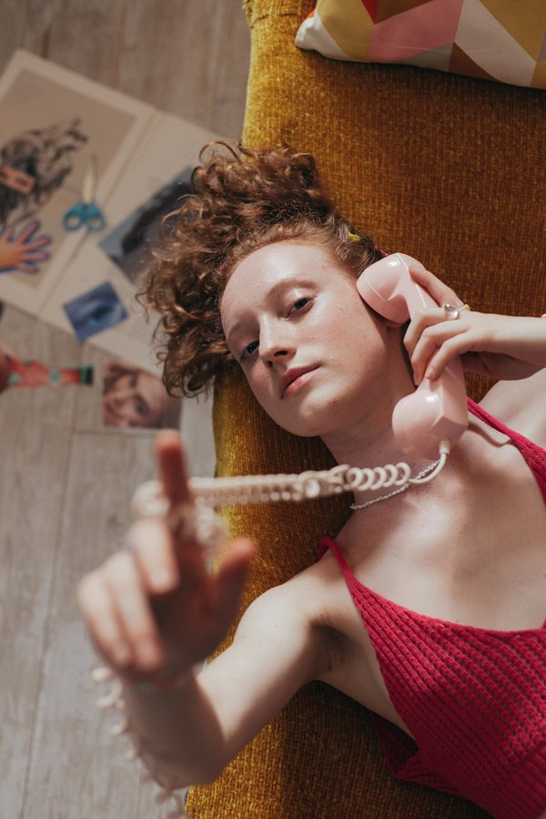 Die wahrheit über rosa telefon: anonymität und vielfalt entdecken